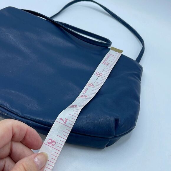 Vintage faux leather blue bow shoulder bag. - Picture 8 of 9
